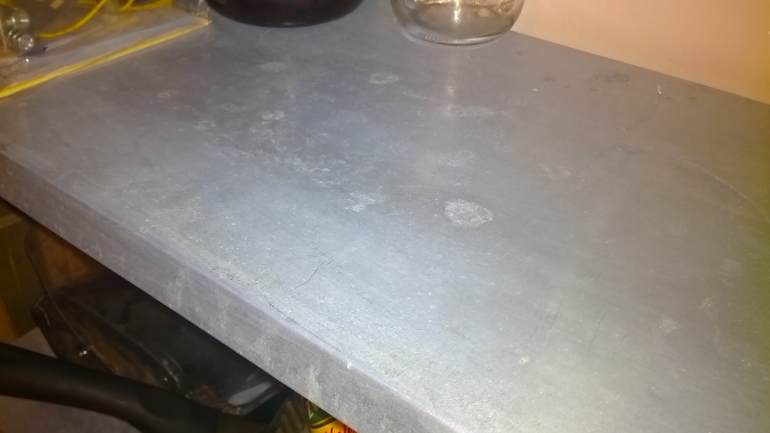 Cleaning Steel Sheet Shelves with Vinegar